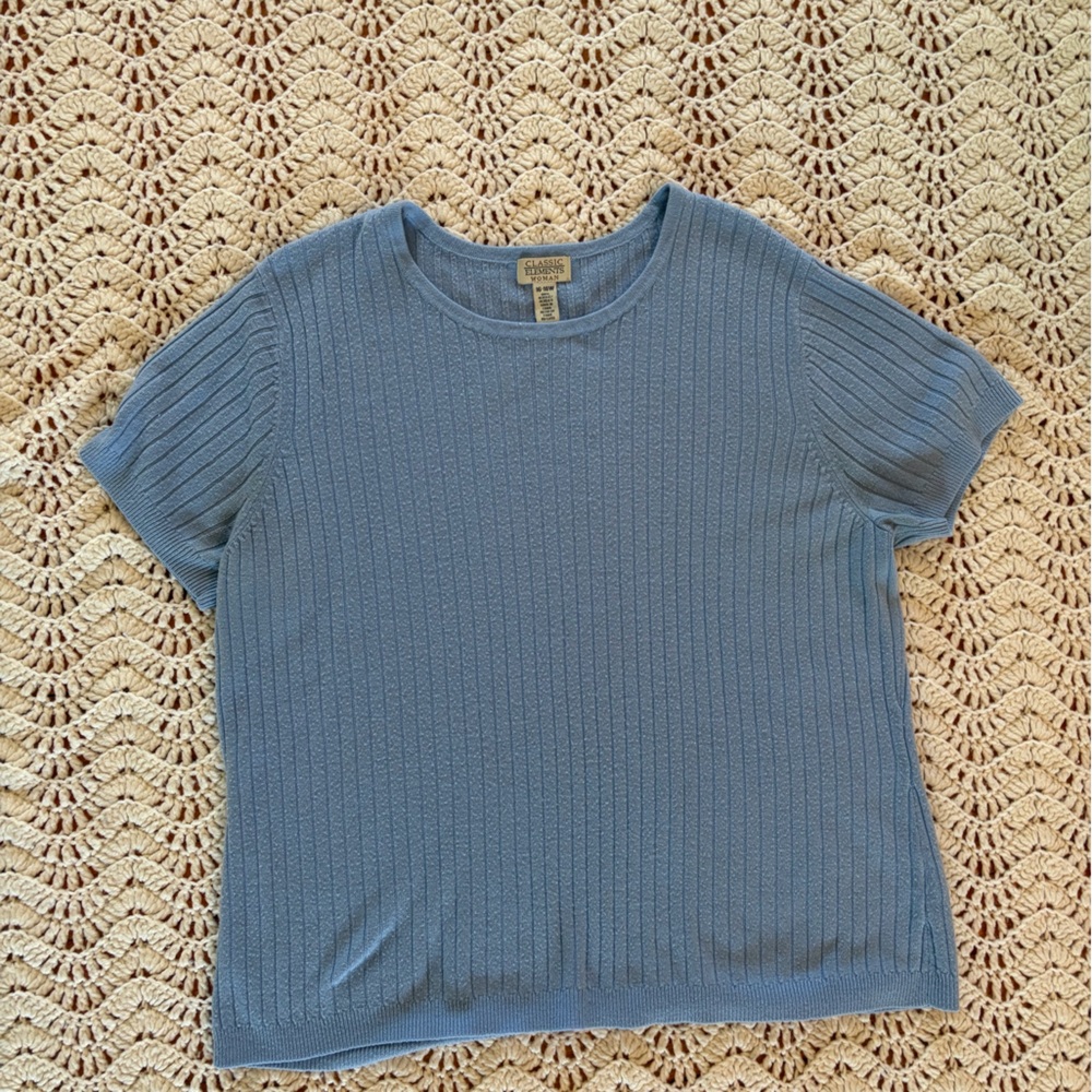 Classic Elements Short Sleeve Ribbed Knit Top in Dusty Blue